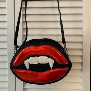 MAD ENGINE HALLOWEEN HORROR GOTH VAMPIRE RED LIPS CROSSBODY BAG NWOT